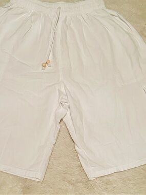 White Elastic-Waist Women's Shorts